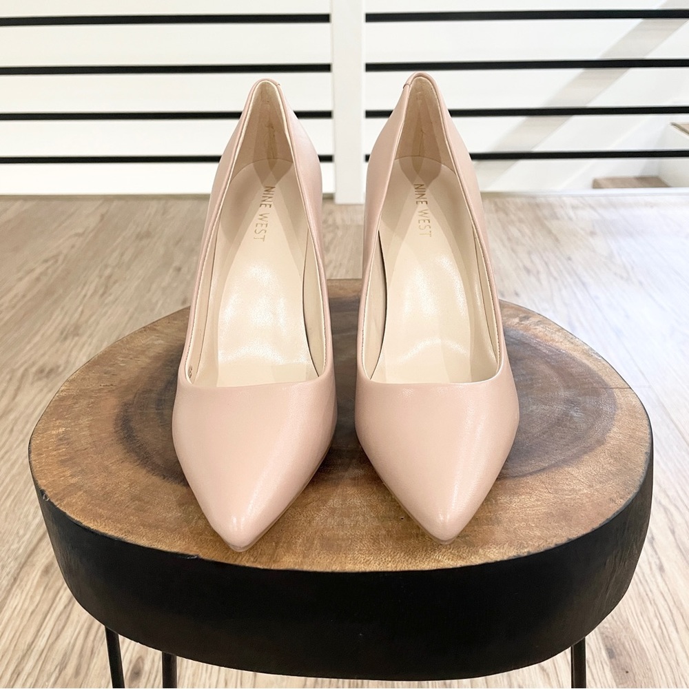 7.5 10 NINE WEST light tan blush neutral, leather pointed toe heels - Picture 5 of 10